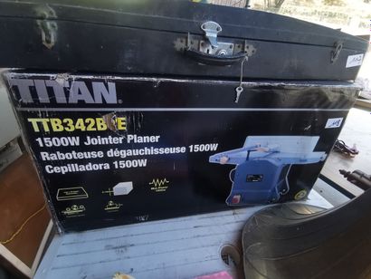 une raboteuse dégauchisseuse de 1500W de...