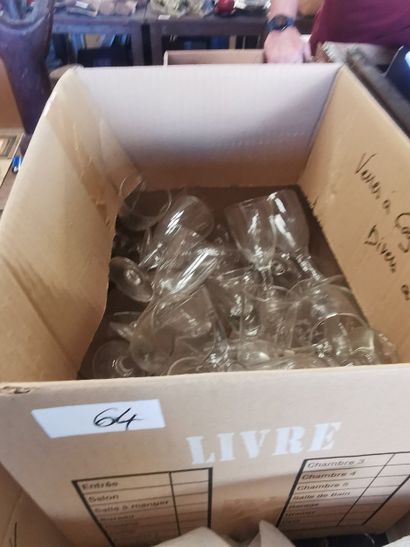 lot de deux cartons de verres