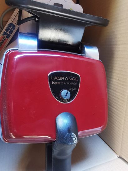 lot de 5 cartons de fond de cuisine , électroménagers,...