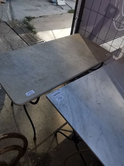 2 tables de bistro dessus marbre pied en...
