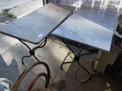 2 tables de bistro dessus marbre pied en...
