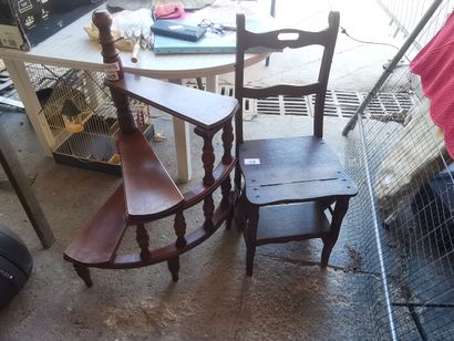 lot comprenant un fauteuil voltaire , une...