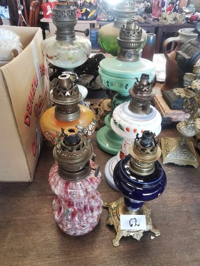 1 carton de lampes dont lampe pigeon et un...