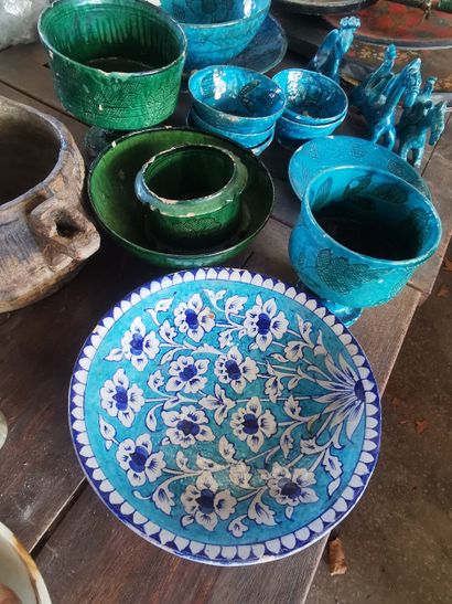 Ensemble de poteries (iran et de style oriental)...