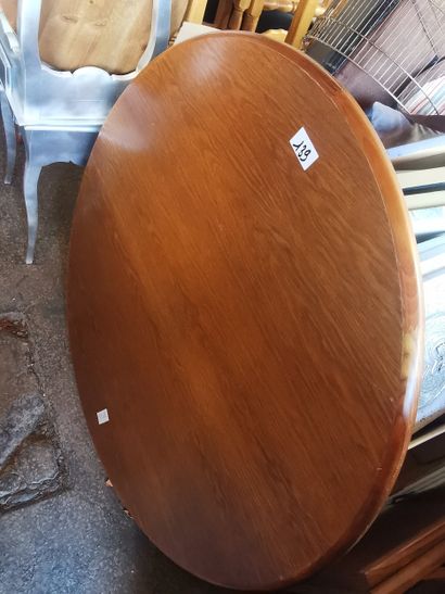 ensemble de meubles comprenant 2 tables basses,...