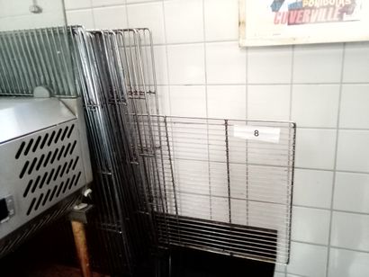 Lot de planches et de grilles