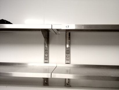 table inox 
Etagères murales