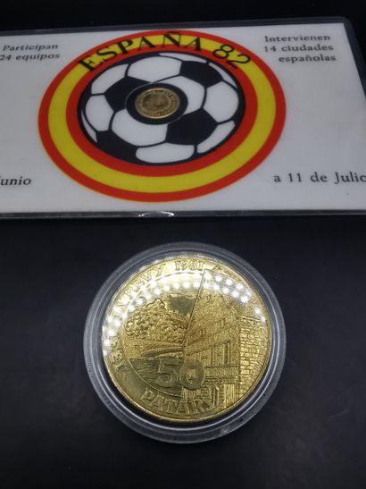 Set of two gold-plated metal pieces