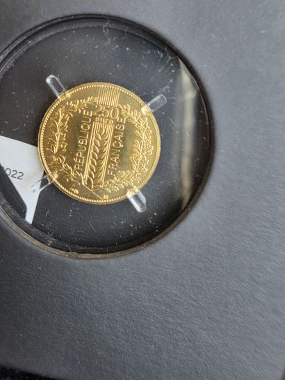 250 € 999/1000 gold coin, year 2022 series...
