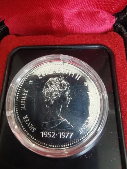 LOT of three 1 Canadian Dollar coins in silver...