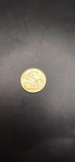 Half sovereign gold coin, year 1907
weight...