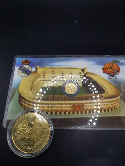 Set of two gold-plated metal pieces