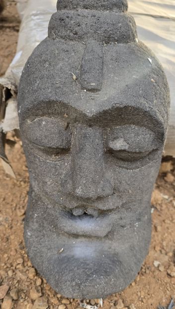 20 Statues visage en pierre de lave