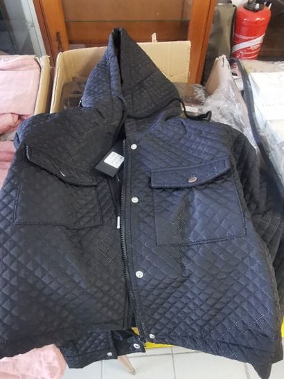 1 Fort lot de vêtements
