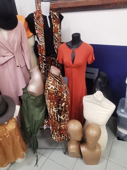 Fort lot de mannequins, bustes et têtes avec...