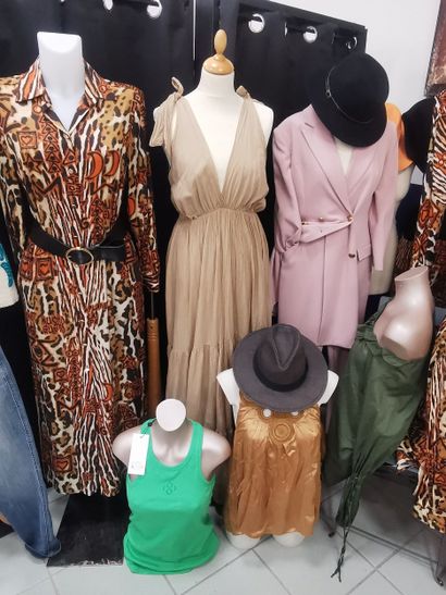 Fort lot de mannequins, bustes et têtes avec...