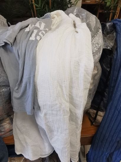1 Fort lot de vêtements
