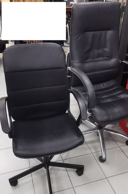 Sept Fauteuils de bureau