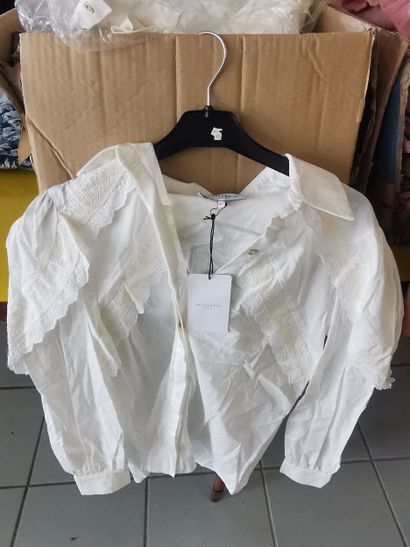 1 Fort lot de vêtements