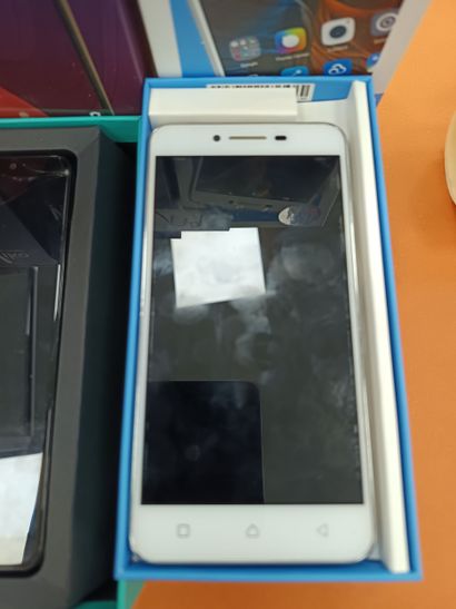 2 téléphones pôrtable (vendu en l'état)