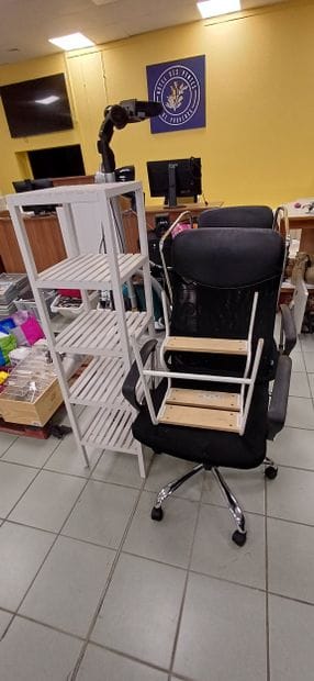 Lot composé :
fauteuils
aspirateur
manche...
