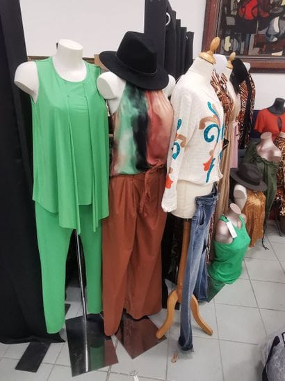 Fort lot de mannequins, bustes et têtes avec...