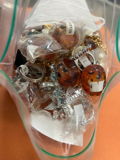Fort lot de bijoux fantaisie (environ 1000...
