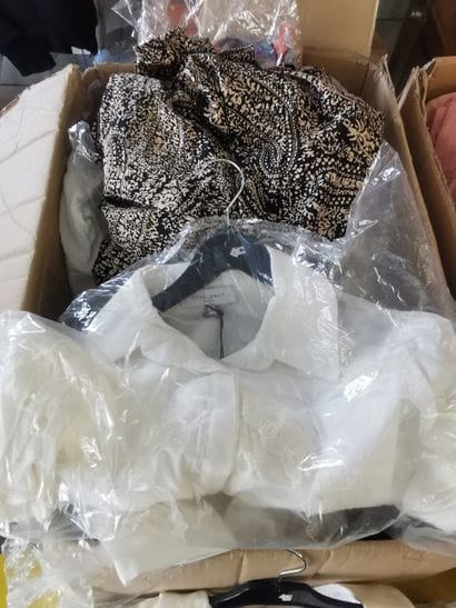 1 Fort lot de vêtements