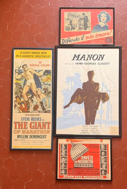Lot of 14 framed movie posters of different...