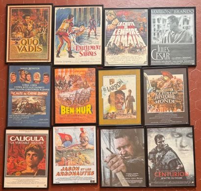 Lot of 12 framed French movie posters in...
