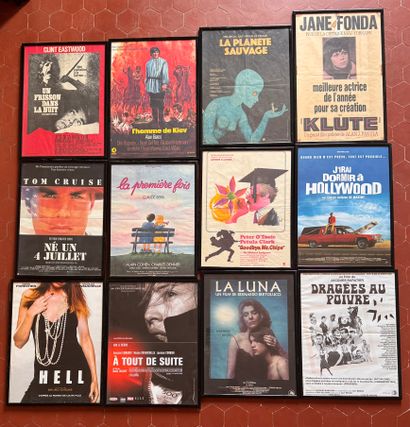 Lot of 12 framed French movie posters in...