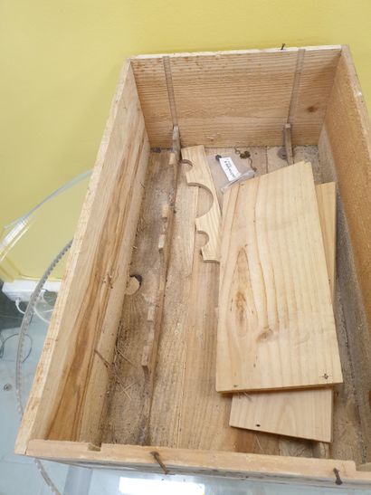 Empty wooden crate
Clos du Tart
Mommessin...