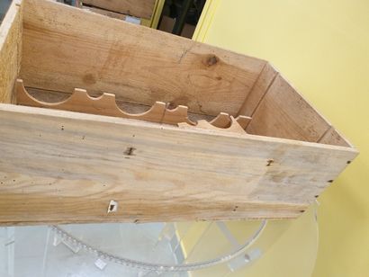 Empty wooden crate
Clos du Tart
Mommessin...