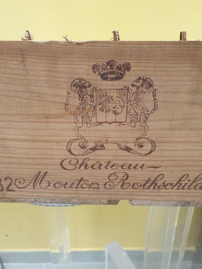Empty wooden case
Mouton Rotchschild
198...