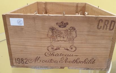 Empty wooden case
Mouton Rotchschild
198...