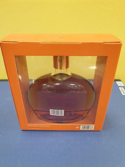 Cognac Rémy-Martin
Heart of Cognac
	Low neck...