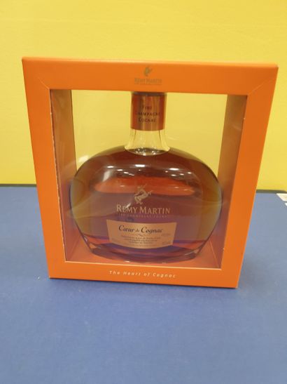 Cognac Rémy-Martin
Heart of Cognac
	Low neck...