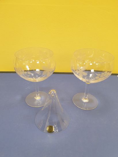 2 screen-printed glasses
1 decanter glass...