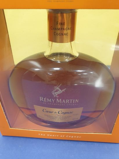 Cognac Rémy-Martin
Heart of Cognac
	Low neck...