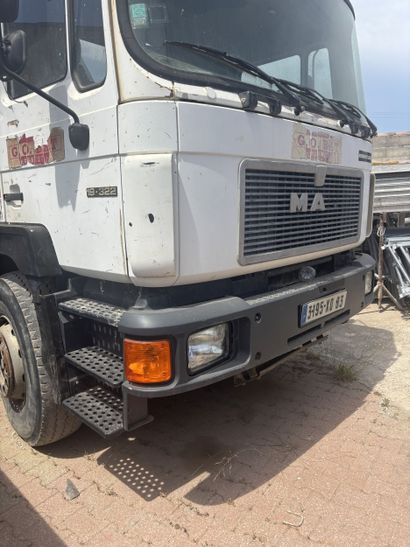 Camion plateau MAN avec grue 
F01P5N5B
Immatriculé...