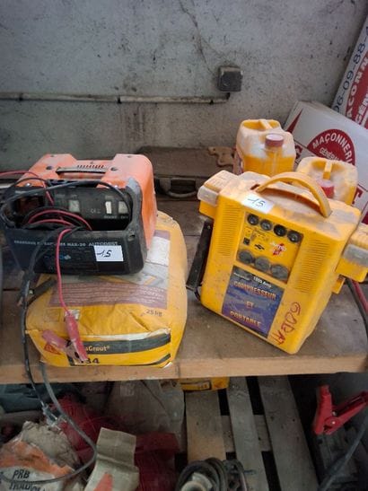 Chargeur de batterie 
Booster