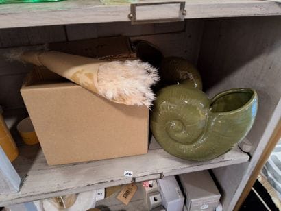 Lot de bougies et objet décoratif
