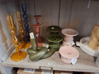 Lot de bougeoirs et bougies