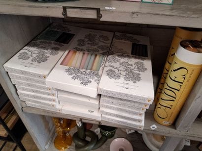 Lot de bougies et objet décoratif