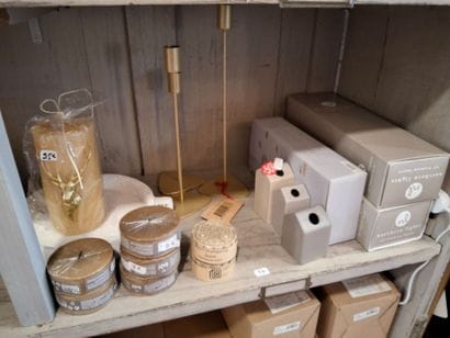 Lot de bougeoirs et bougies