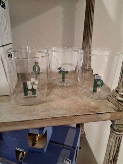 Lot de verres avec lettres alphabétique