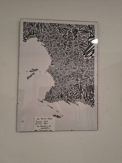 Lot d'affiches plans roulées et encadrée...