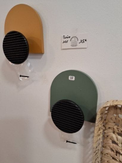 Lot de patères de différentes couleurs