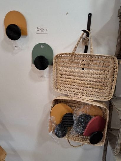 Lot de patères de différentes couleurs