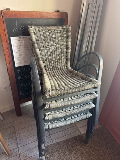10 fauteuils métalliques 
ardoise